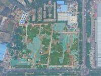 探访郑州“地王”：配套设施缺乏 荒草丛生