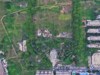 探访郑州“地王”：配套设施缺乏 荒草丛生