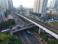 深圳设全国首台潮汐车道“拉链车”治堵
