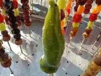 “哈工程”糖葫芦成精了：辣条鸡翅黄瓜口味热销