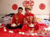 走米袋、跨火盆、拜天地 陕北传统婚礼好热闹！ 