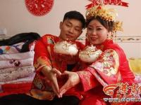 走米袋、跨火盆、拜天地 陕北传统婚礼好热闹！ 