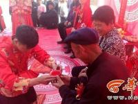 走米袋、跨火盆、拜天地 陕北传统婚礼好热闹！ 