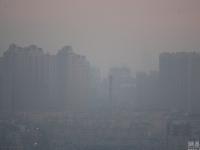 哈尔滨市出现雾霾天气 整座城市被浓雾笼罩