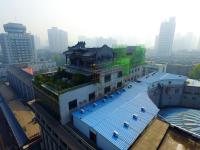 西安一楼顶现仿古建筑 远看像座庙