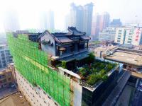西安一楼顶现仿古建筑 远看像座庙