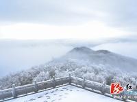 张家界迎入冬首场降雪 银装素裹雪景如画