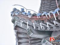 张家界迎入冬首场降雪 银装素裹雪景如画