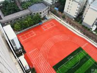 武汉一小学疑有“毒跑道” 家长要求检测