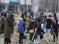 四川一高校开设“种田”课 学生下地挣学分