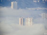 湖北三峡坝区迎晴好天气 现雾龙奔江景观