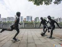 邵水东路新增四组铜雕提升城市韵味