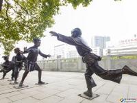 邵水东路新增四组铜雕提升城市韵味