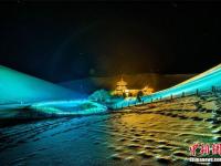  甘肃敦煌大漠夜色雪景斑斓