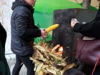 【曝光台】天桥下5分钟58人横穿马路