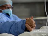 9旬老人为重病老伴写情书:没有你我怎么办