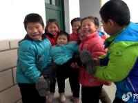 2个老师7个娃 他们在此坚守了32年