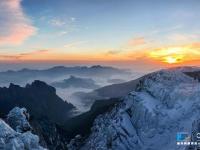 航拍神农架林区雪后初霁 原始森林玉琢银装