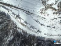 航拍神农架林区雪后初霁 原始森林玉琢银装