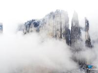 航拍雪后恩施大峡谷 雪润峡谷如水墨