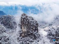 航拍雪后恩施大峡谷 雪润峡谷如水墨