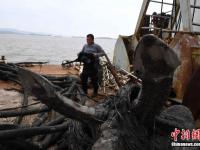 福建海底电缆被破坏 工人海上彻夜抢修