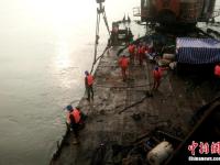 福建海底电缆被破坏 工人海上彻夜抢修