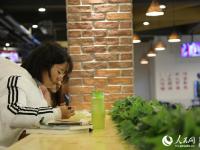 别人家的食堂 长沙一高校食堂装修似咖啡馆
