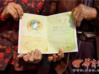 八旬老夫妻穿婚纱：人生头一遭