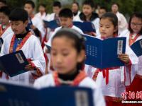 南京孩童着汉服行古礼拜师传孝道