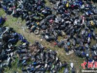 航拍南京江北机动车报废点 犹如钢铁“坟场”