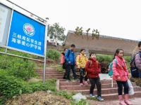 他为三峡学生护航14年 资助贫困生上学