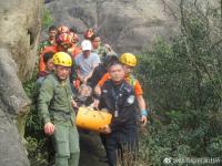 白发老人大罗山跌落深沟 警民联手救援