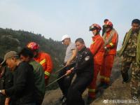 白发老人大罗山跌落深沟 警民联手救援