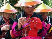  傣乡多彩民族风情吸引游客