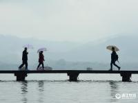  杭州雨量不减 明日雨止