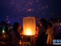  西双版纳：放飞孔明灯 庆祝傣历新年