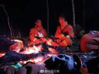 大兴安岭大火过后 消防队员睡在地上