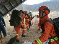 大兴安岭大火过后 消防队员睡在地上