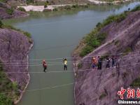 湖南“悬崖引路人”