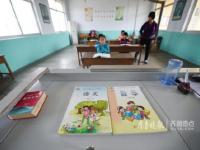 渤海上漂着一所小学 两名老师五个娃