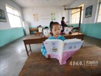 渤海上漂着一所小学 两名老师五个娃
