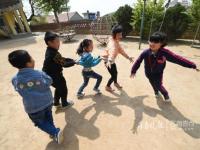 渤海上漂着一所小学 两名老师五个娃
