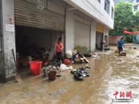 贵州雷山县遭受大暴雨袭击 大桥被冲断