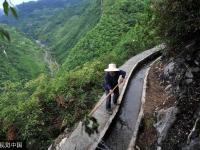 现代愚公为全村人喝上水修水渠36年