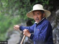现代愚公为全村人喝上水修水渠36年