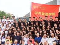 华中师范大学4500人齐拍“最牛”毕业照 照片长达10米