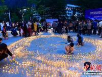 四川茂县受灾 理县人民点蜡祈福