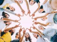 浙大史上颜值最高毕业照爆出 全是美女学霸
