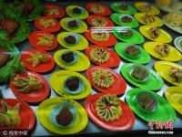 大学食堂花20万请客 毕业生吃免费晚餐